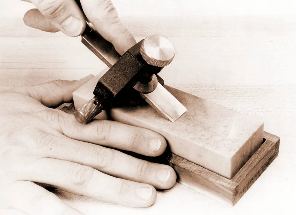 sharpening the chisel bevel